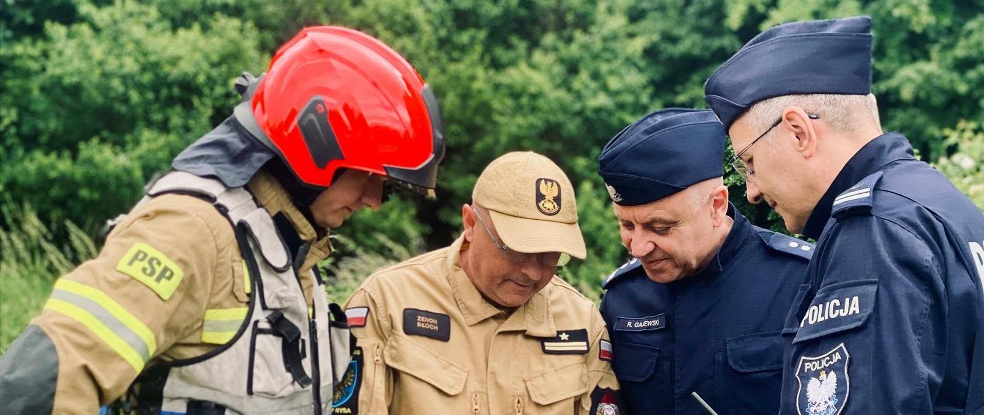 Odnaleziony nieznany obiekt powietrzny - ćwiczenia funkcjonariuszy nyskich policjantów i strażaków