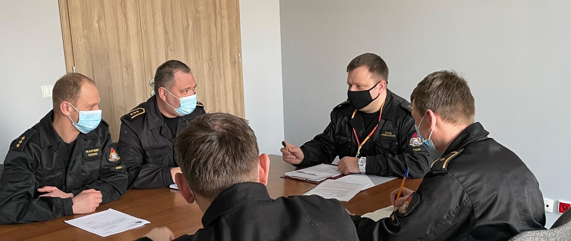 Na zdjęciu funkcjonariusze podczas narady operacyjno-szkoleniowej