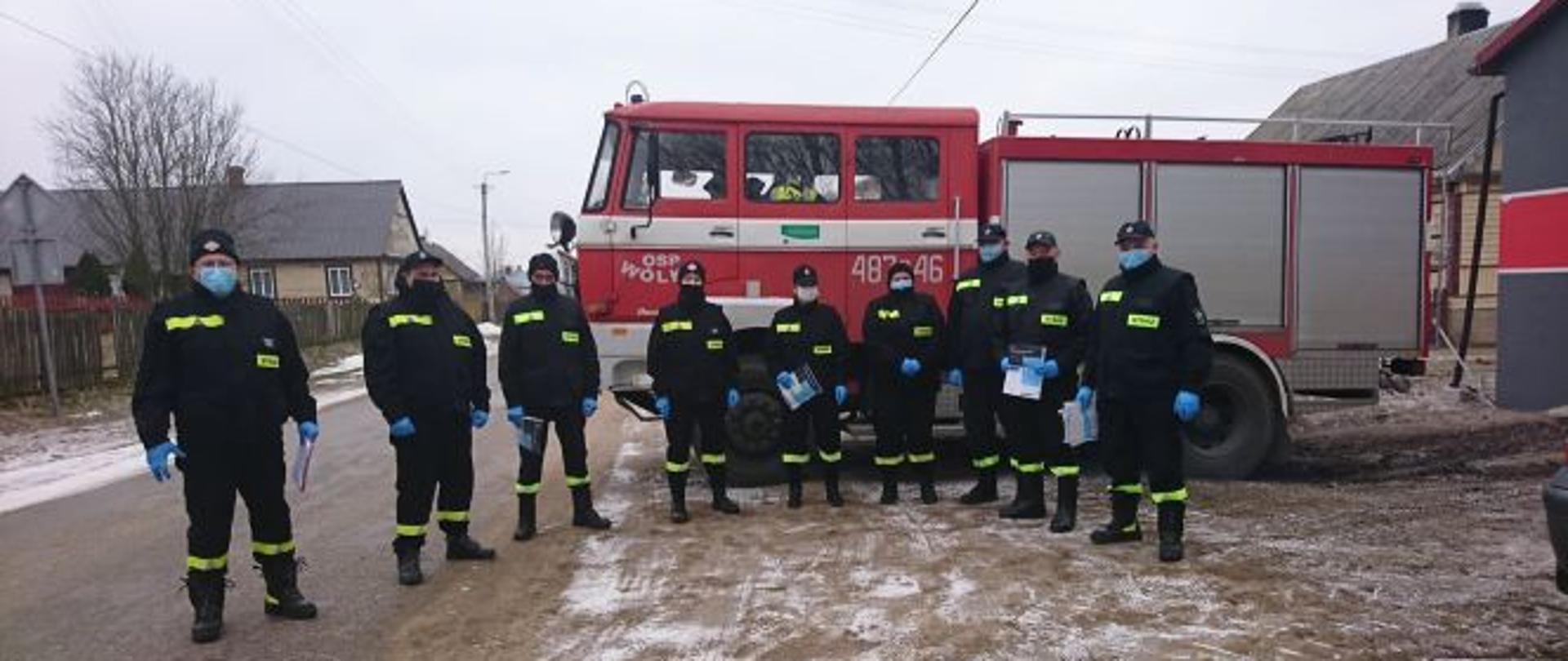 Strażacy OSP powiatu sokólskiego kolportują ulotki dot. szczepień COVID-19
