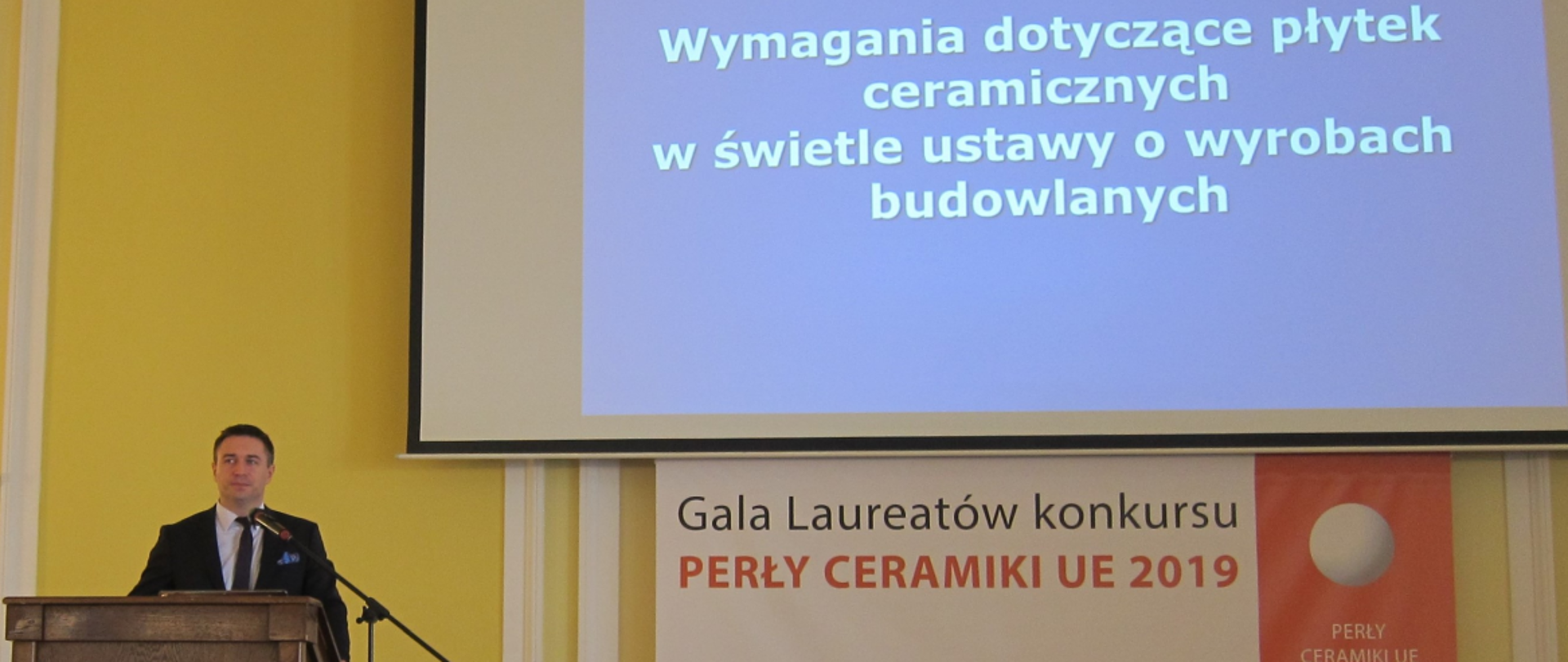  Roman Sobczak, Dyrektor Departamentu Wyrobów Budowlanych prowadzi wykład 