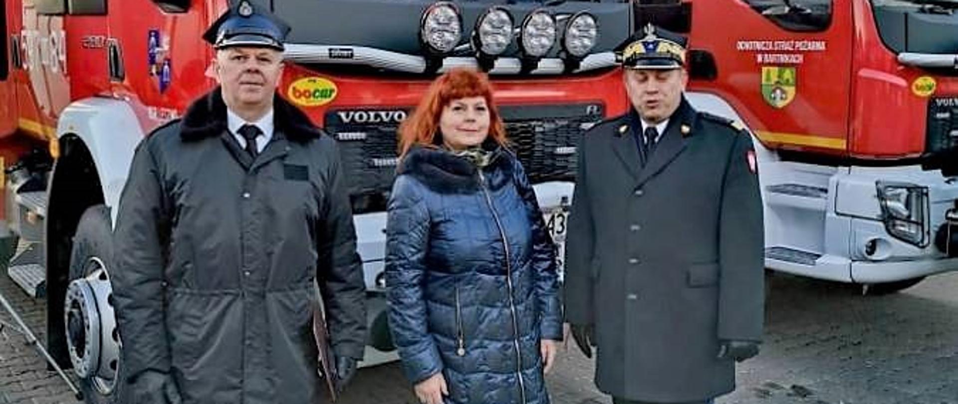 Jednostka OSP Leszno z nowym samochodem ratowniczo-gaśniczym - opis alternatywny