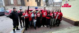 Strażacy i wolontariusze, zdjęcie grupowe