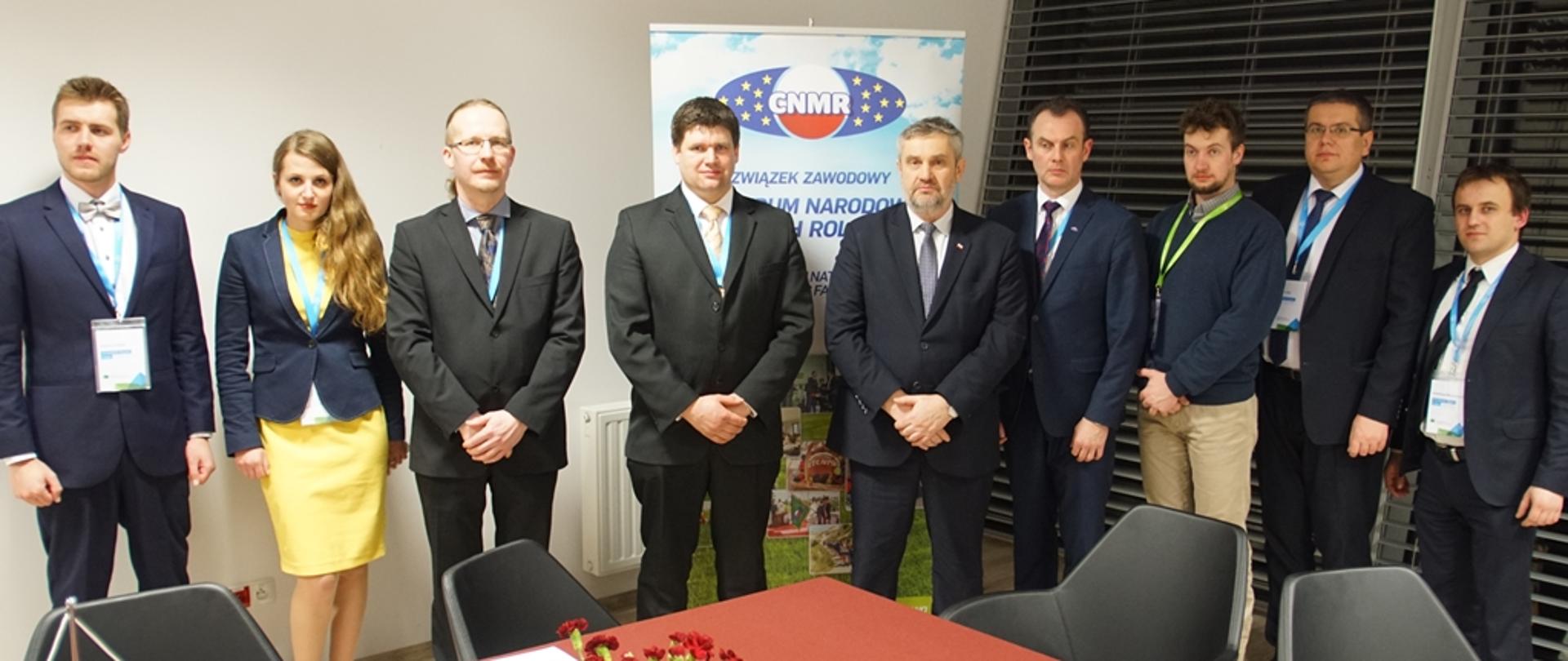 Min. J.K. Ardanowski z młodymi rolnikami