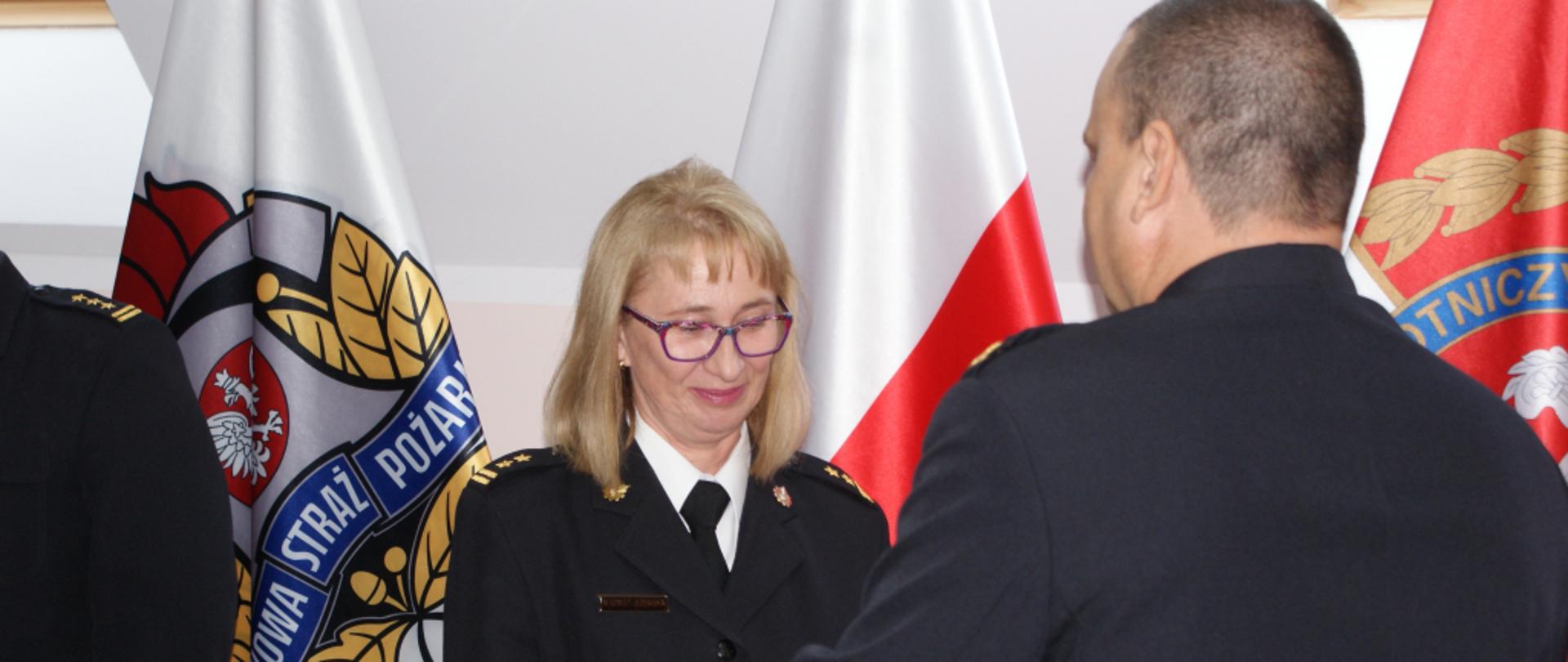 Na zdjęciu bryg. Małgorzata Szmidt-Jeżewska z kierownictwem KW PSP