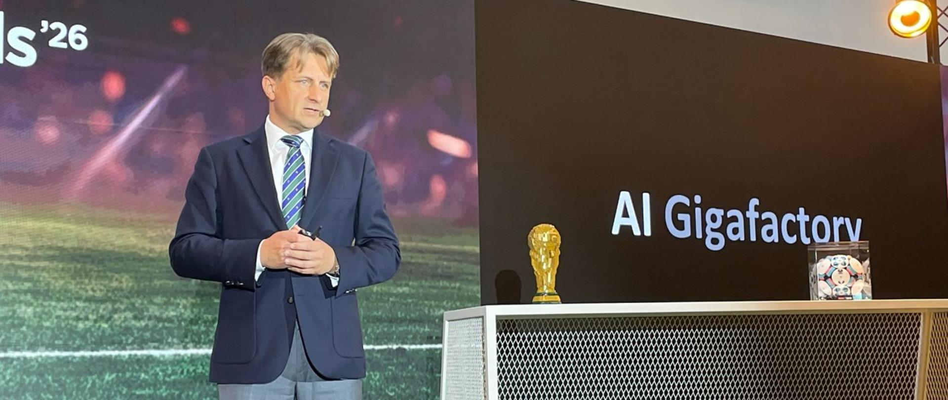 Krzysztof Szubert, pełnomocnik dyrektora Instytutu Łączności ds. komercjalizacji i współpracy międzynarodowej podczas konferencji Lenovo Technology Trends 2026 w Warszawie, 9 czerwca 2026.