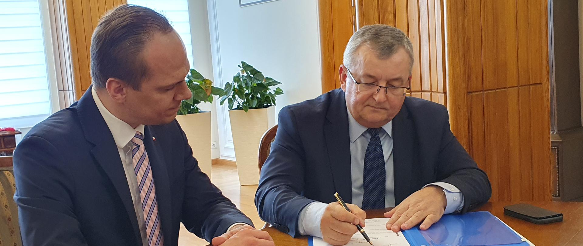 Minister infrastruktury Andrzej Adamczyk zatwierdził Programy inwestycji dla obwodnic Szczebrzeszyna i Janowa Lubelskiego