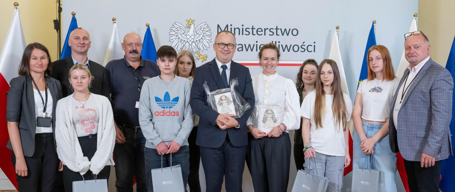 Spotkanie Ministra Adama Bodnara i Wiceministry Marii Ejchart z wychowankami i pracownikami Okręgowego Ośrodka Wychowawczego w Warszawie Falenicy 