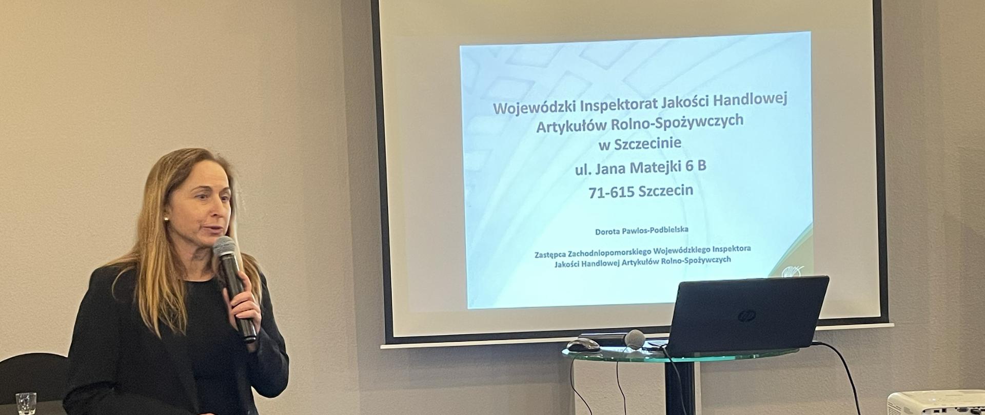 Zastępca ZWIJHARS Dorota Pawlos-Podbielska podczas prelekcji