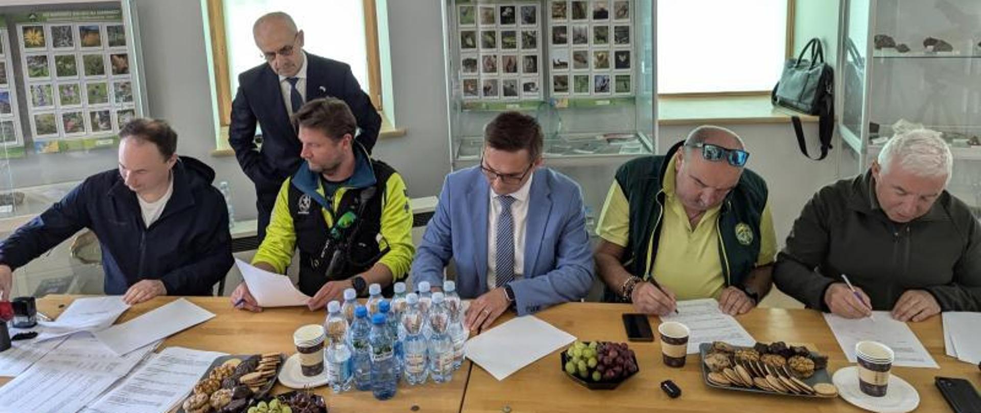 W budynku Wysokogórskiego Obserwatorium Meteorologicznego na Śnieżce podpisano list intencyjny, który zawiera porozumienie IMiGW z pozostałymi sygnatariuszami i jest podstawą do zrealizowania inwestycji