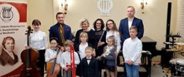 Uczestnicy koncertu wraz z nauczycielami.