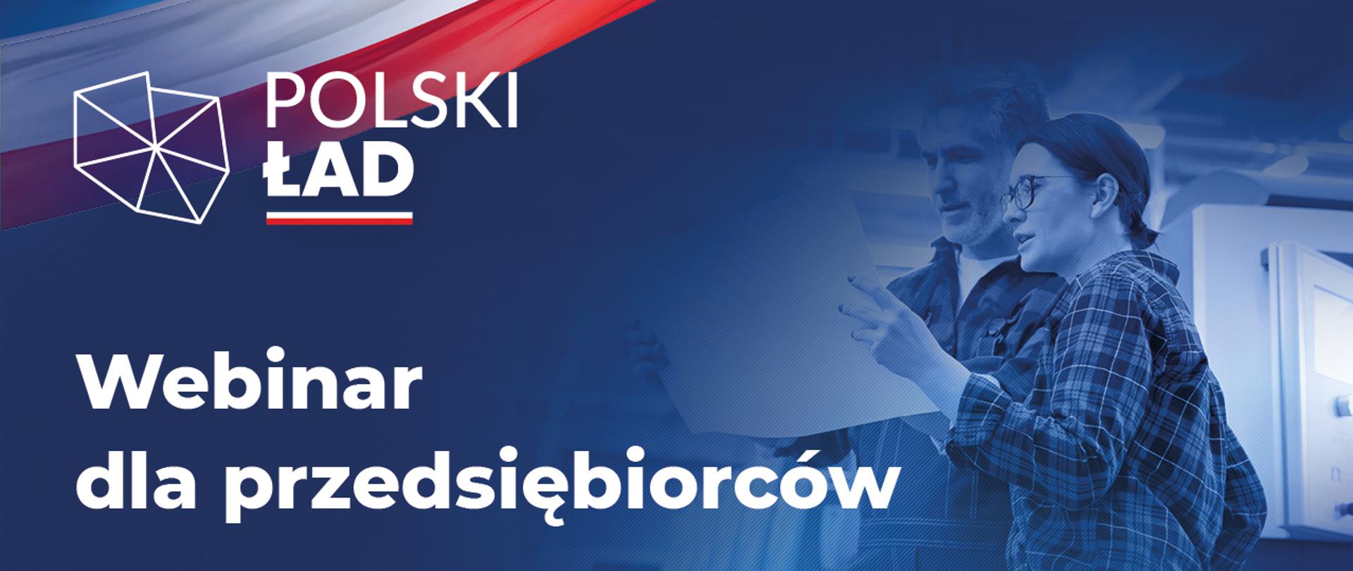 Po lewej stronie napis Polski Ład Webinar dla przedsiębiorców a po prawej mężczyzna i kobieta trzymają dużą jasną kartkę