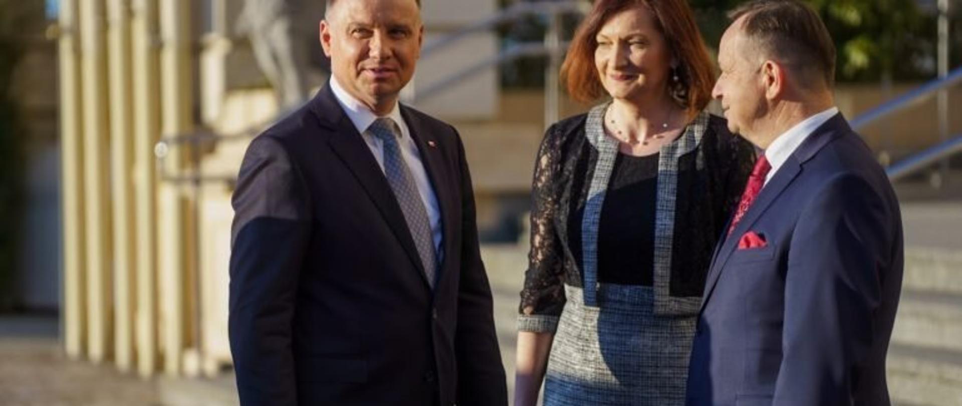 Prezydent Andrzej Duda wraz z wojewodą podkarpackim Ewą Leniart i marszałkiem województwa podkarpackiego Władysławem Ortylem podczas wizyty w Rzeszowie 
