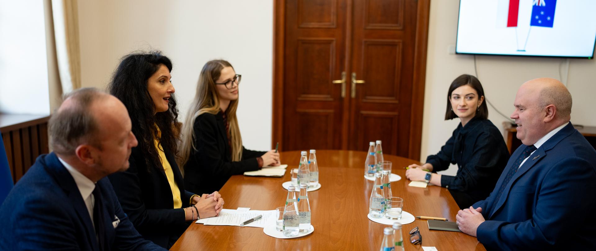 Spotkanie wojewody dolnośląskiej Anny Żabskiej z ambasadorem Nowej Zelandii