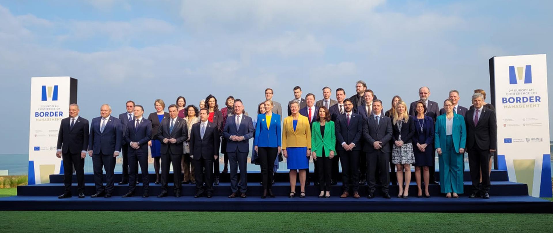 Wspólne zdjęcie uczestników 2. Europejskiej Konferencji na temat Zarządzania Granicami organizowanej wspólnie przez Polskę, Grecję, Litwę i Austrię.