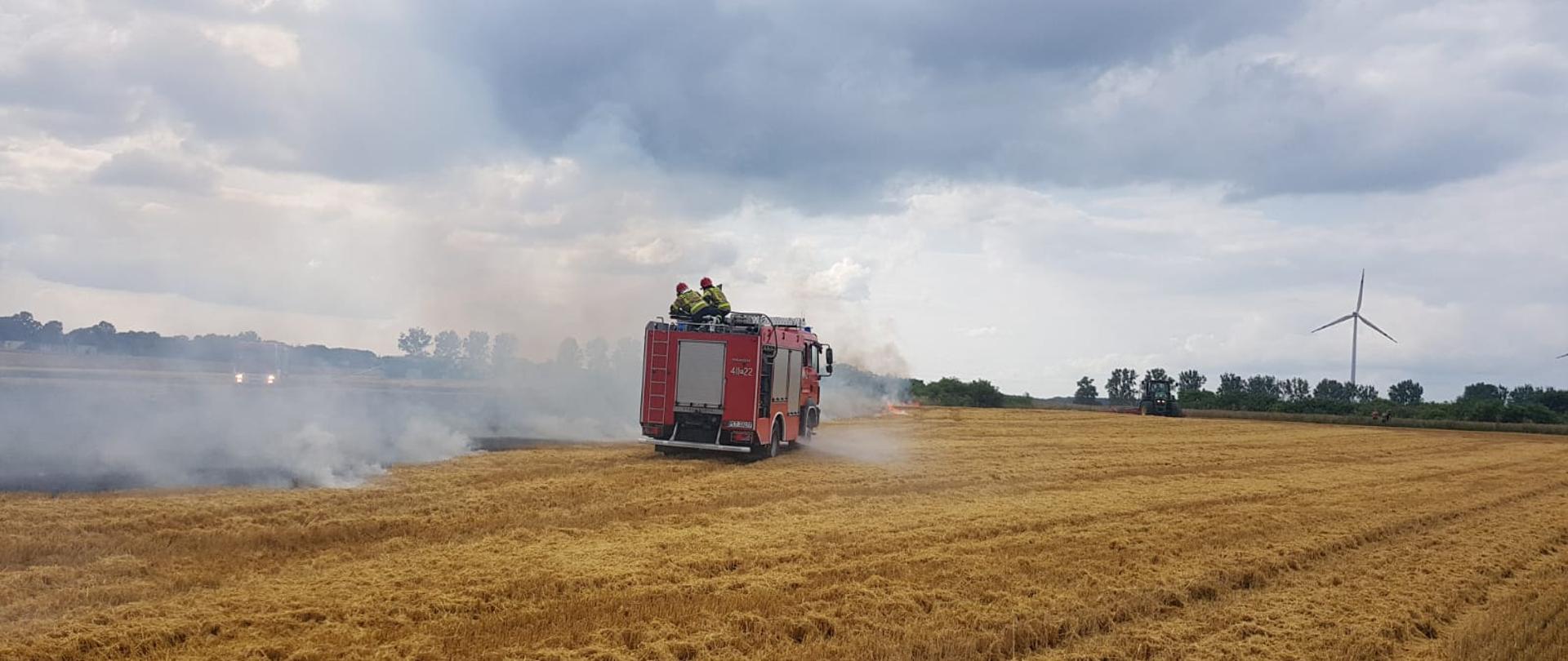 POŻAR ŚCIERNISKA W MIEJSCOWOŚCI SŁAWNO