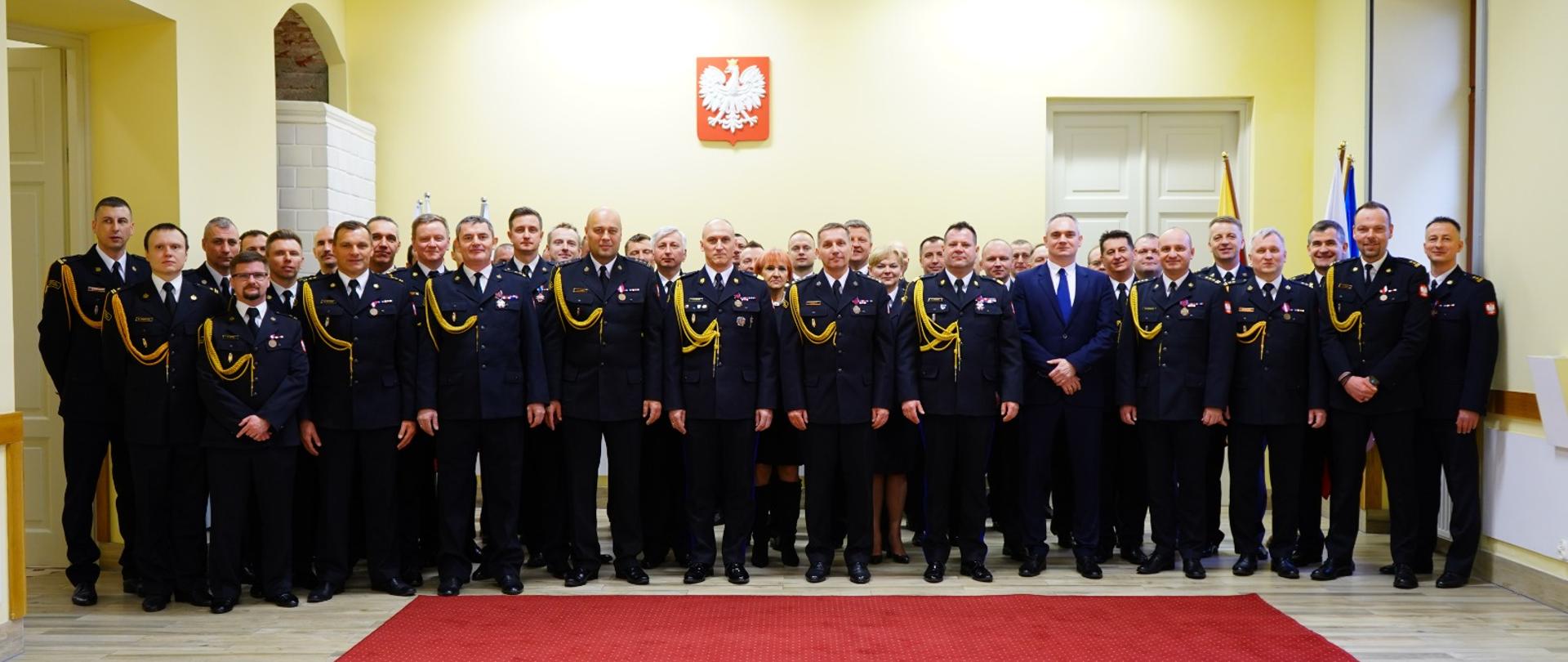 Zdjęcie zbiorowe funkcjonariuszy