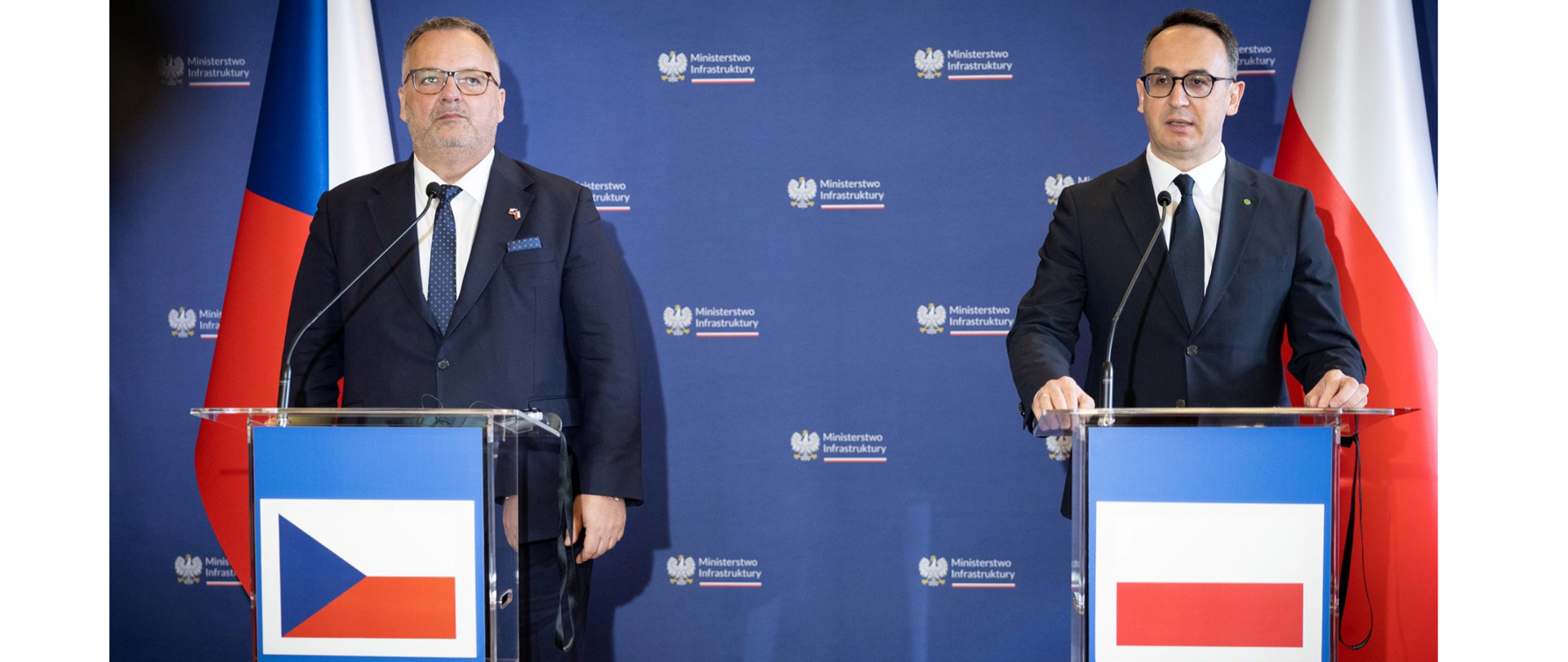 We Wrocławiu odbyło się bilateralne spotkanie ministra infrastruktury Dariusza Klimczaka z ministrem transportu Czech Ivanem Bednárikiem. 