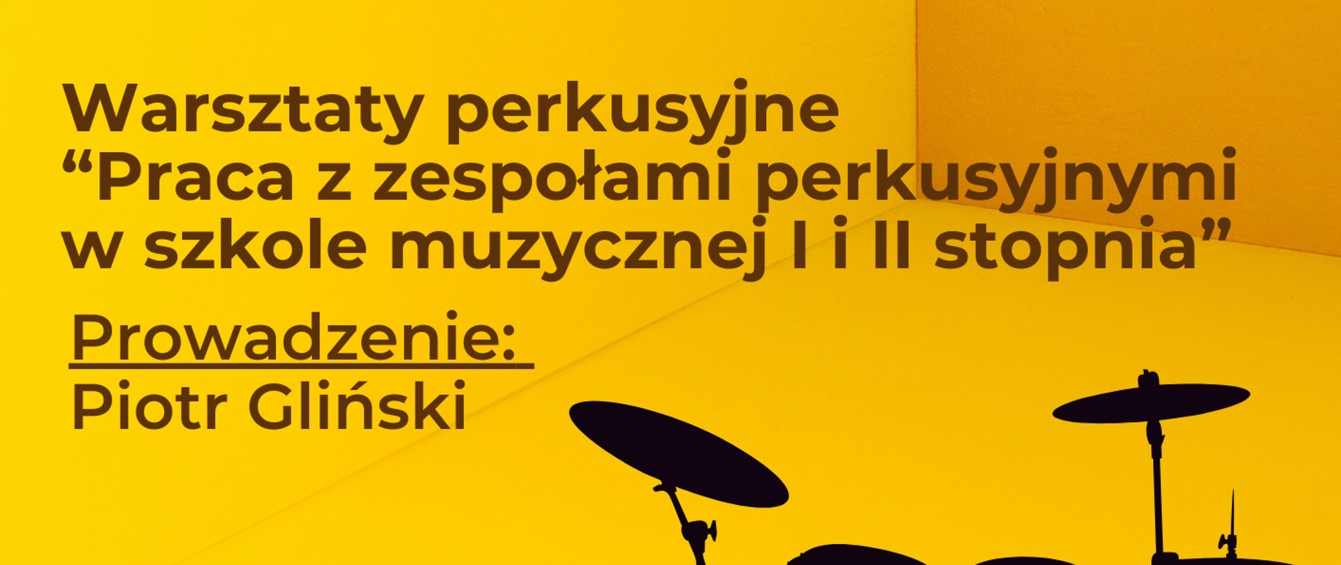 Na żółtym tle informacje: Sala Koncertowa Państwowej Szkoły Muzycznej I i II stopnia im. Fryderyka Chopina w Sochaczewie, 20 grudnia 2023 r. godz. 10.00-18.00. Warsztaty perkusyjne "Praca z zespołami perkusyjnymi w szkole muzycznej I i II stopnia. Prowadzenie: Piotr Gliński. Z prawej strony plakatu na dole grafika przedstawiająca zestaw perkusyjny. Z lewej strony logo szkoły