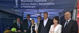Stoisko ślaskiego WIORiN - na zdjęciu Minister Rolnictwa i Rozwoju Wsi, Stefan Krajewski, Zastępca Wojewódzkiego Inspektora Agnieszka Górska