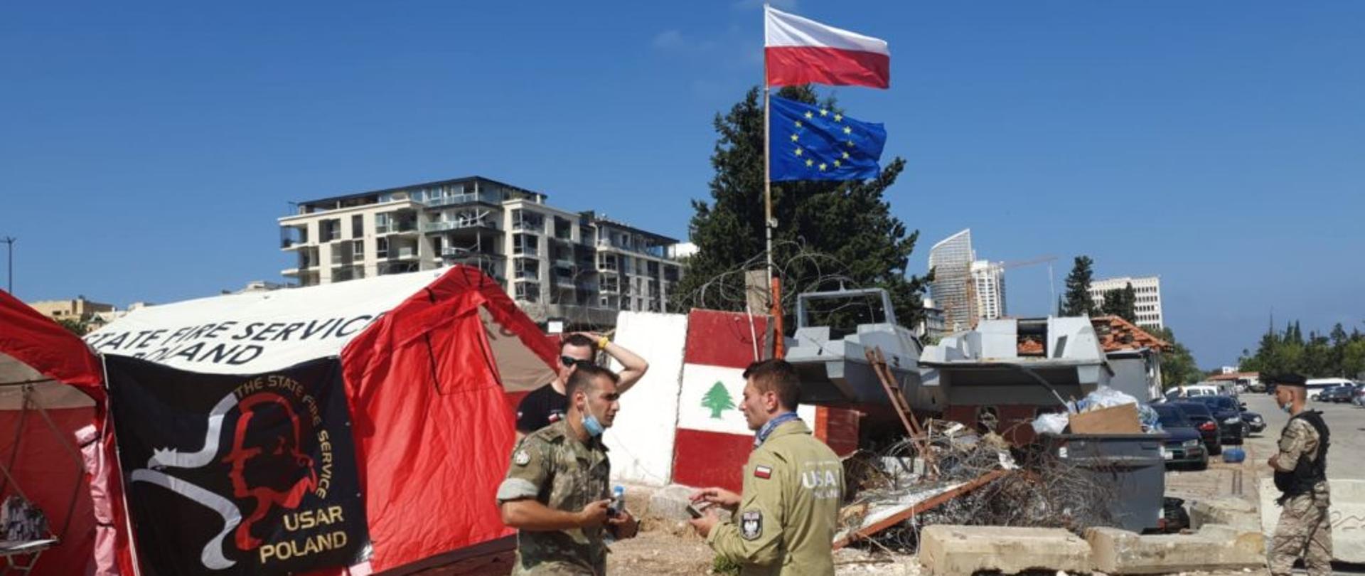 Strażacy w obozie za granicą