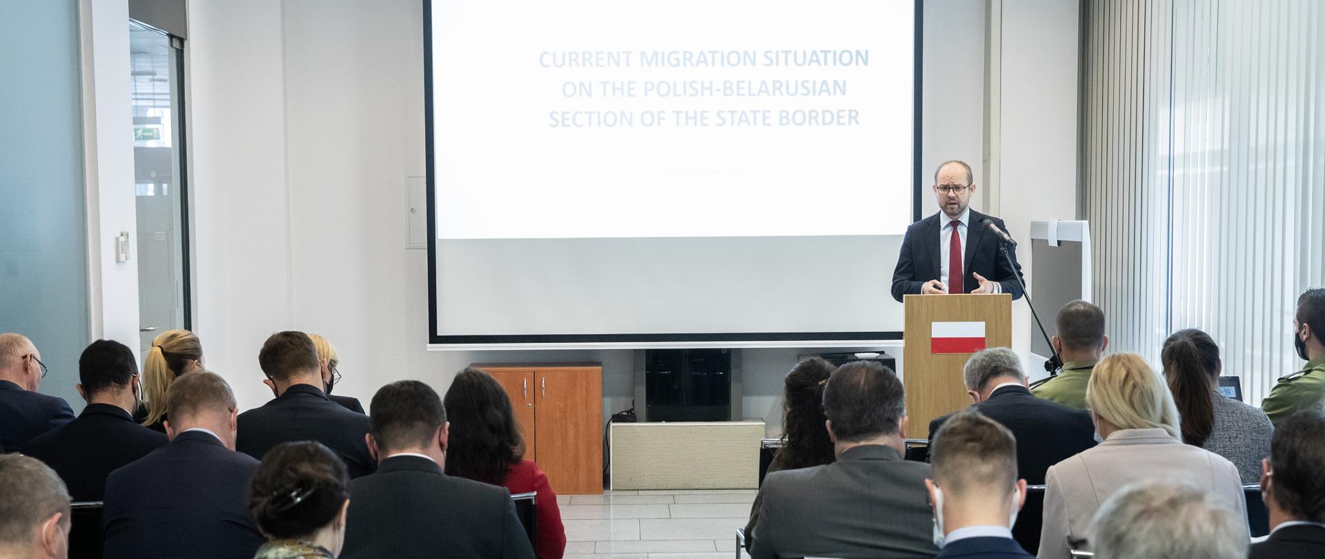 2021.10.12 Warszawa . Minister Marcin Przydacz . Spotkanie z korpus dyplomatyczny na temat sytuacji na granicy Polska - Bialorus .
Fot. Tymon Markowski / MSZ