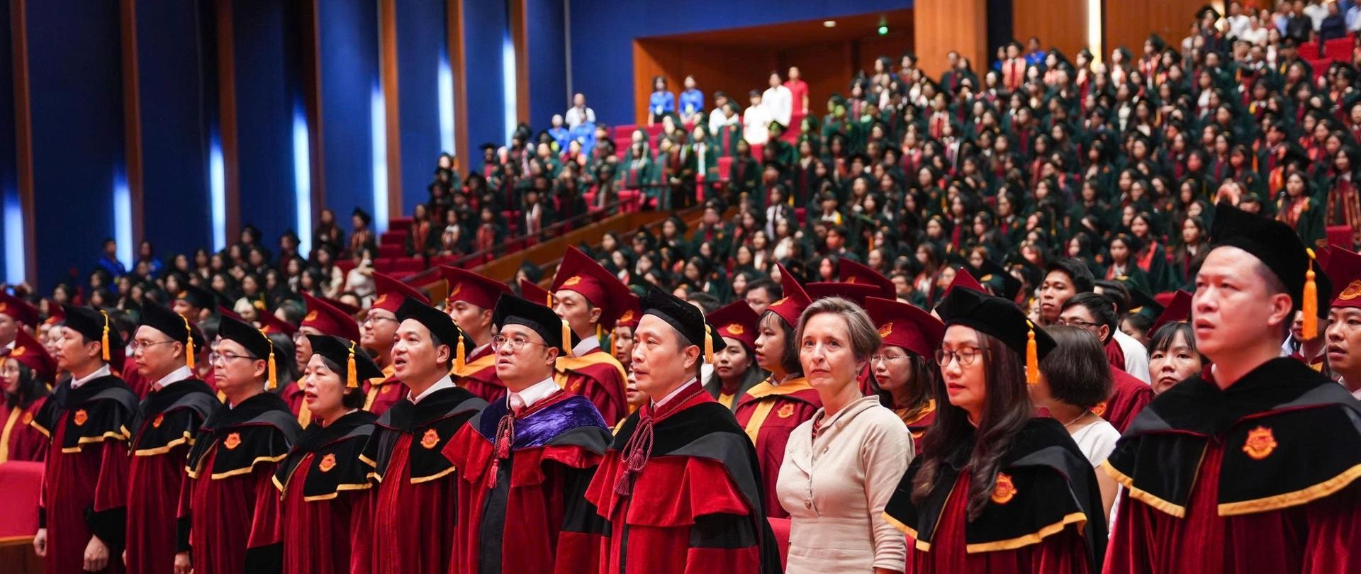 Lễ Tốt nghiệp của Trường Đại học Kinh tế - Đại học Quốc gia Hà Nội