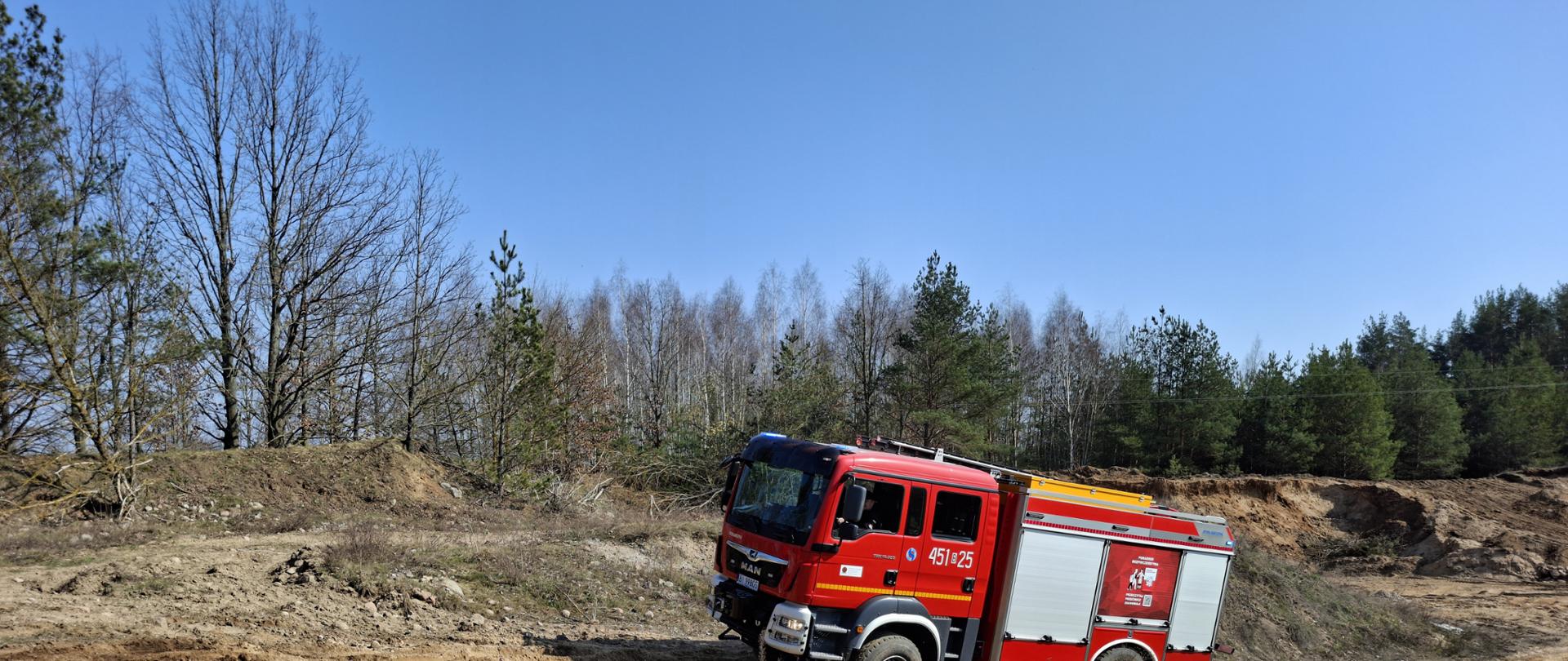 Szkolenie z bezpiecznej jazdy pojazdami pożarniczymi w trudnym terenie