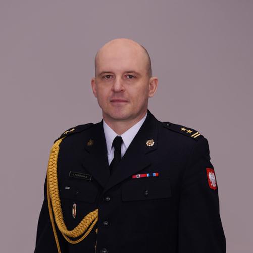 bryg. Tomasz Pierzchała- zdjęcie legitymacyjne w mundurze galowym