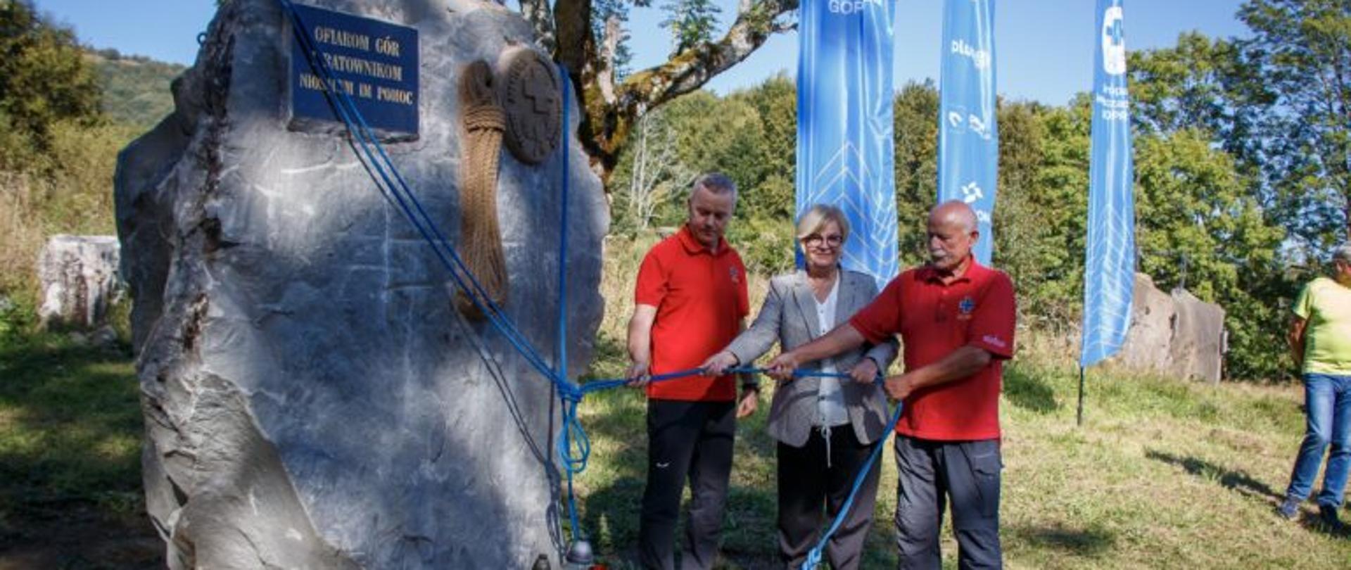 Zdjęcie przedstawia uczestników uroczystości z okazji Dnia Ratownika Górskiego