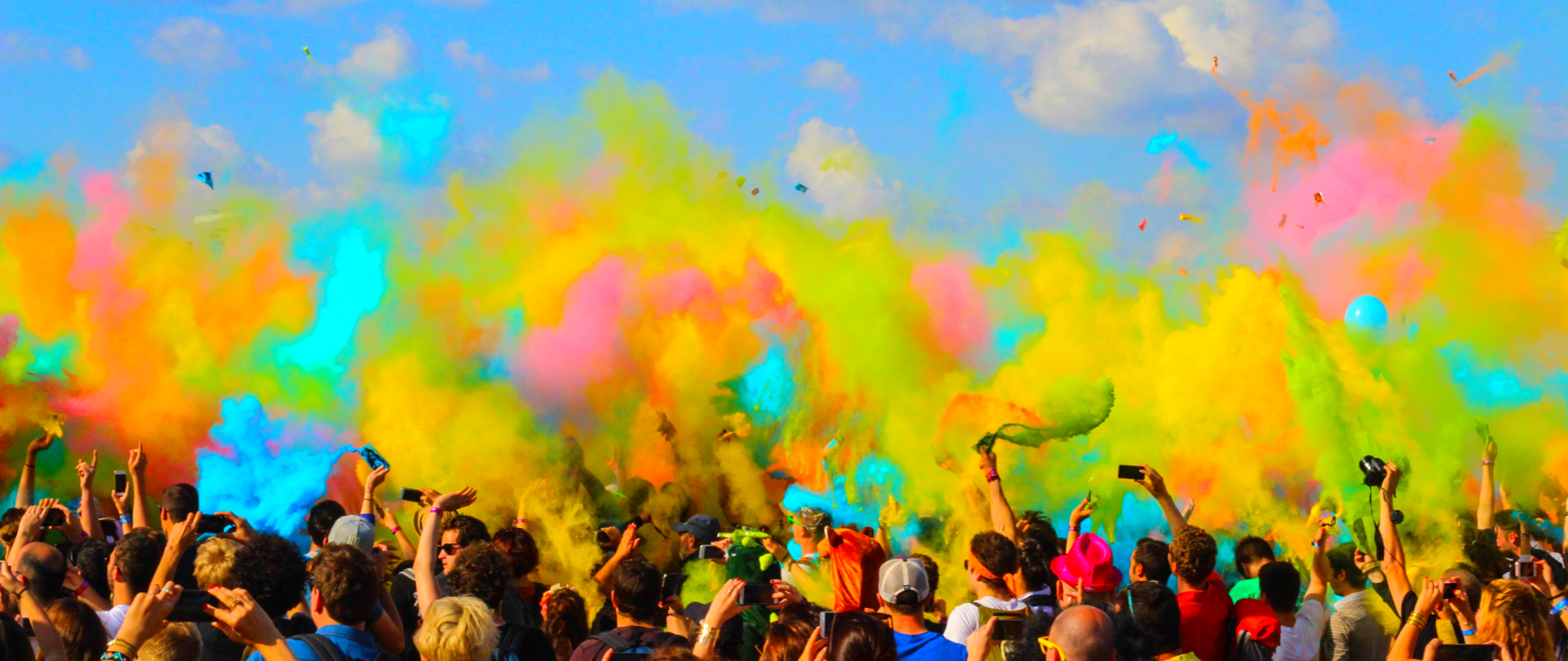 Ludzie na festiwalu kolorów 