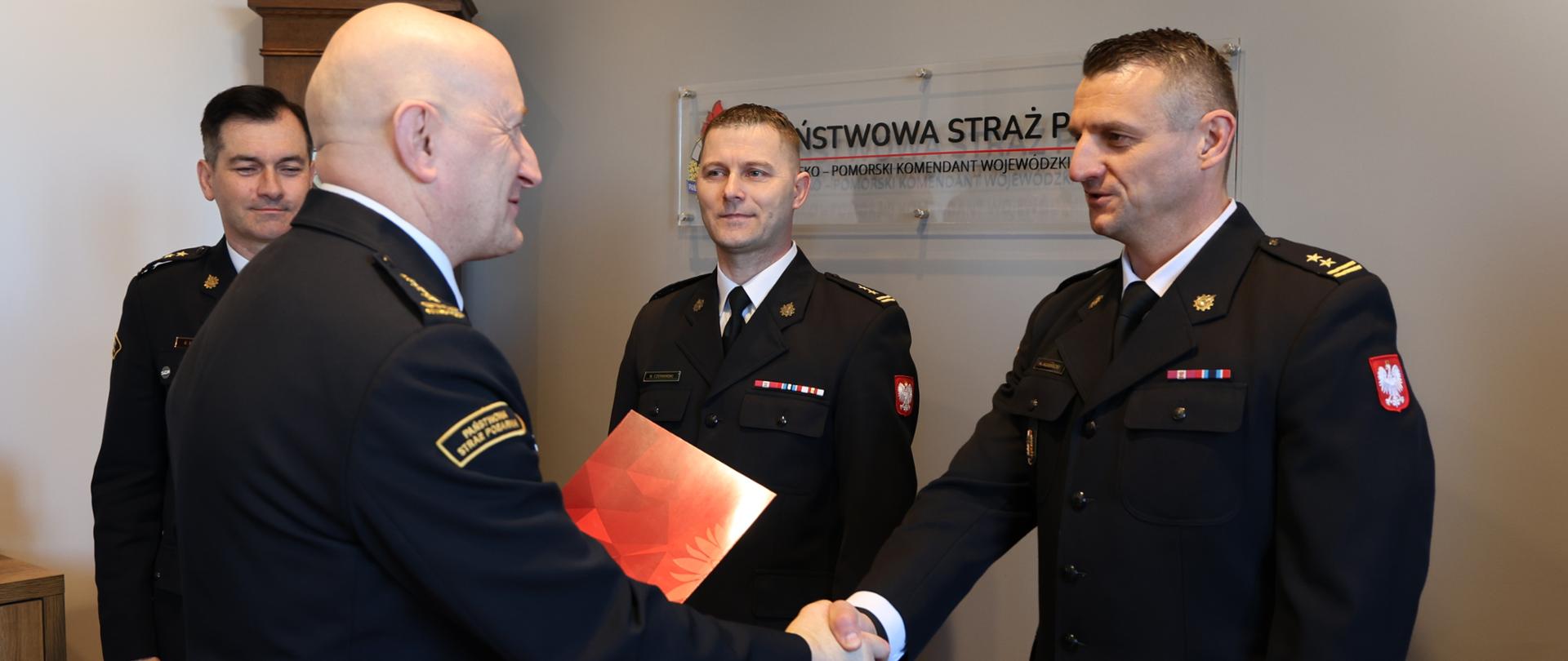 Funkcjonariusze Państwowej Straży Pożarnej 