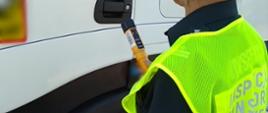 Kontrola trzeźwości kierowców przeprowadzana przez inspektorów Inspekcji Transportu Drogowego. Fot. archiwum GITD