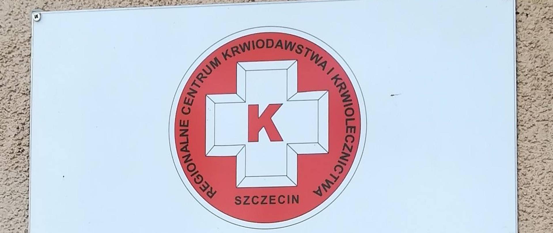 Tablica z napisem Regionalne Centrum Krwiodawstwa i Krwiolecznictwa