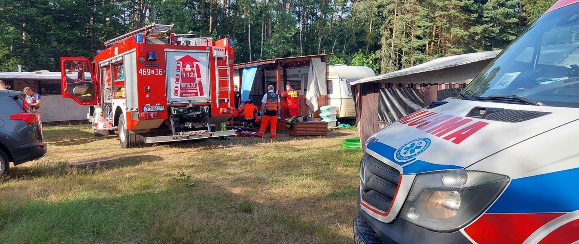 Pojazdy PSP oraz ZRM na polu namiotowym