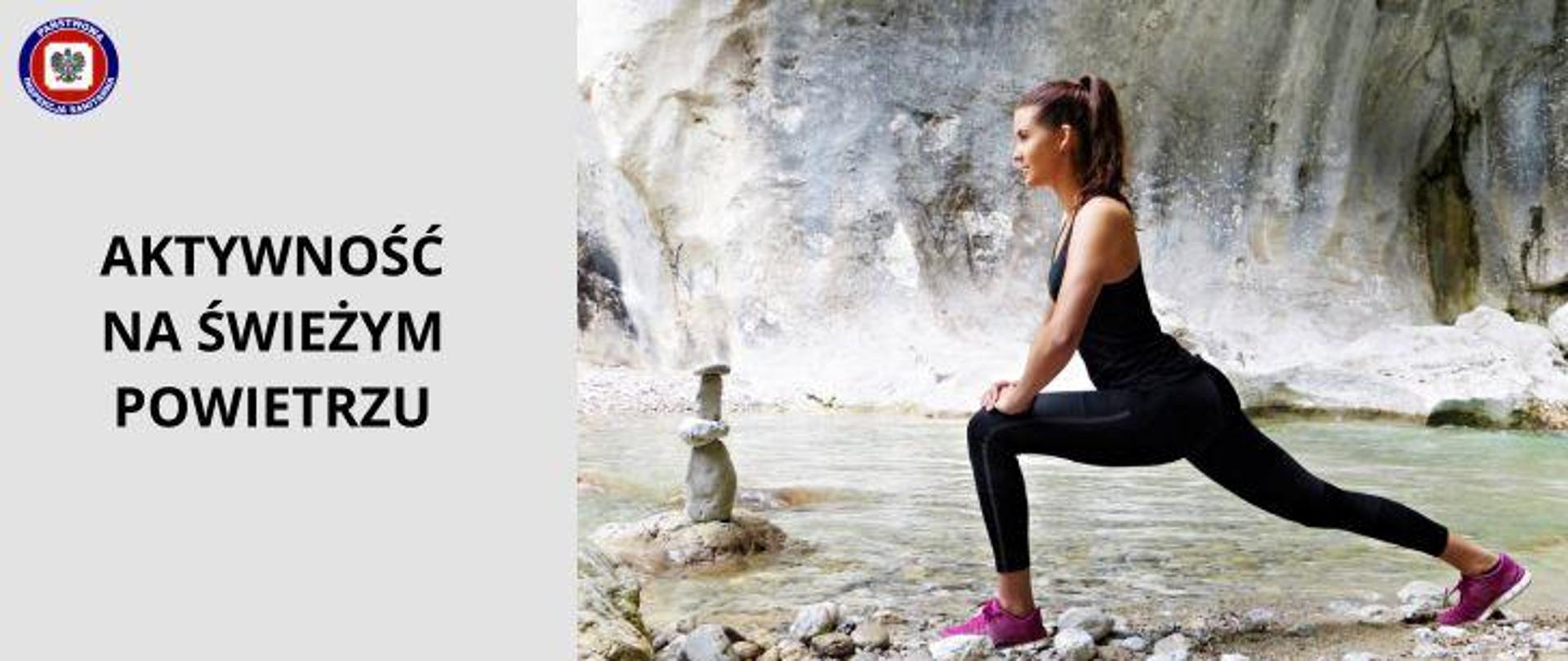 Po prawej kobieta w czarnym stroju sportowym ćwiczy nad rzeką w otoczeniu skał. Po lewej na jasnoszarym tle ciemny napis aktywność na świeżym powietrzu. W lewym górnym rogu logo Państwowej Inspekcji Sanitarnej.