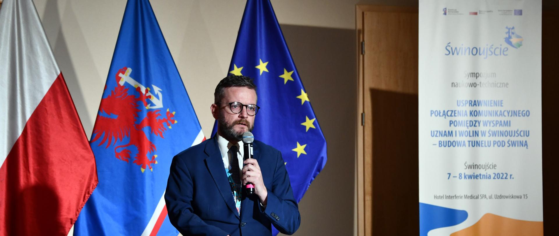 Wiceminister infrastruktury Grzegorz Witkowski na sympozjum dotyczącym budowy tunelu pod Świną