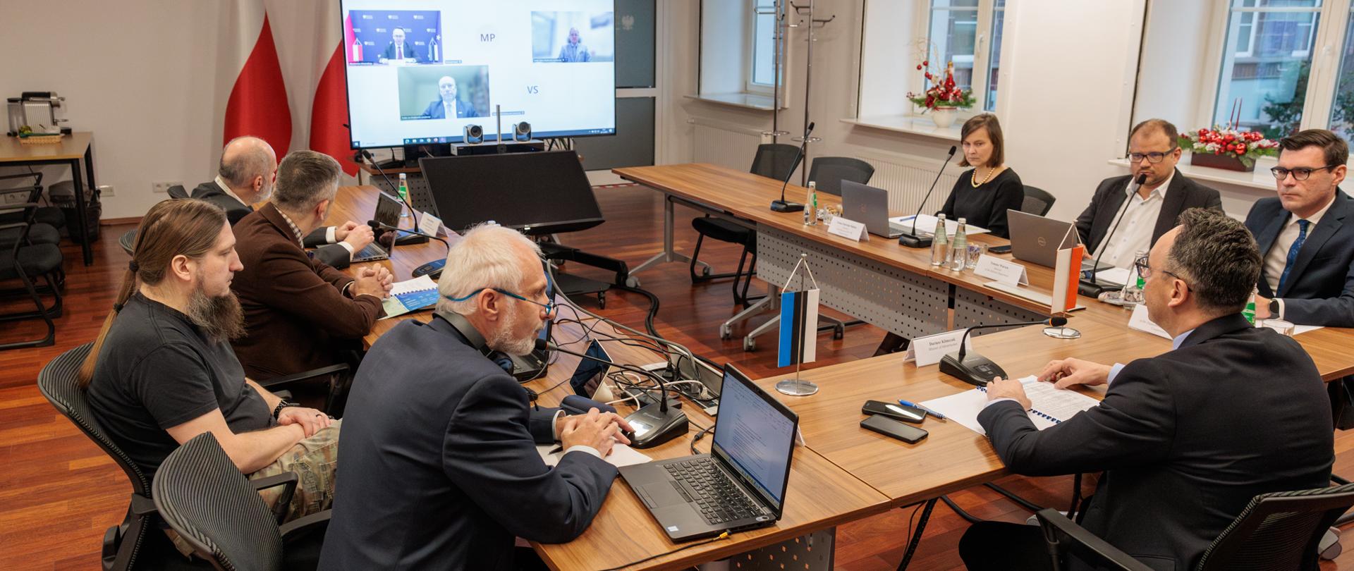 Minister Dariusz Klimczak odbył dziś wideorozmowę z ministrem infrastruktury Estonii Kuldarem Leisem