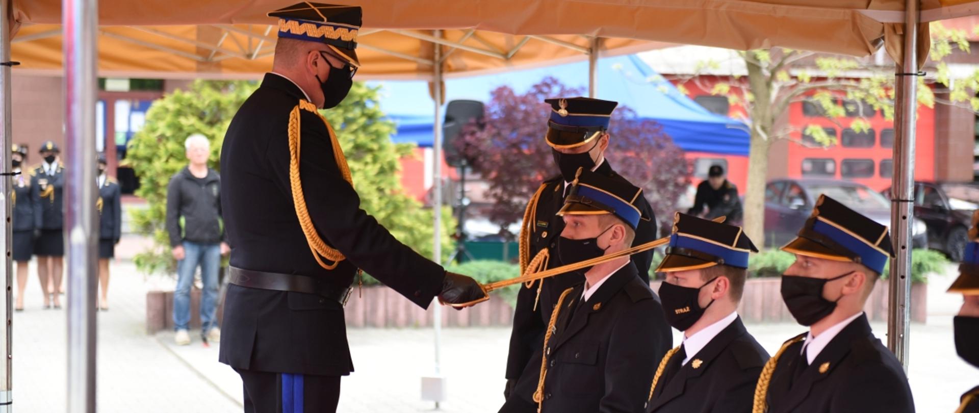 Nadbrygadier Krzysztof Hejduk podczas promocji na pierwszy stopień oficerski