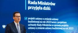 Premier Mateusz Morawiecki podczas konferencji prasowej.