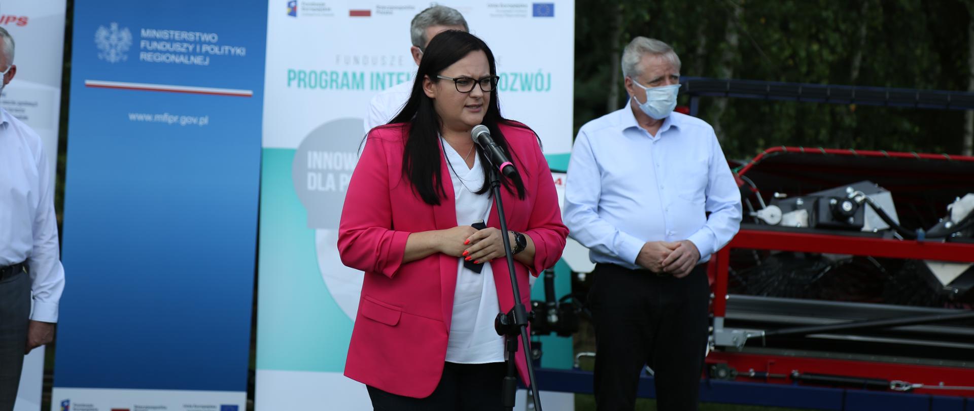 Minister Małgorzata Jarosińska-Jedynak podczas konferencji dotyczącej konkursu Szybka Ścieżka.