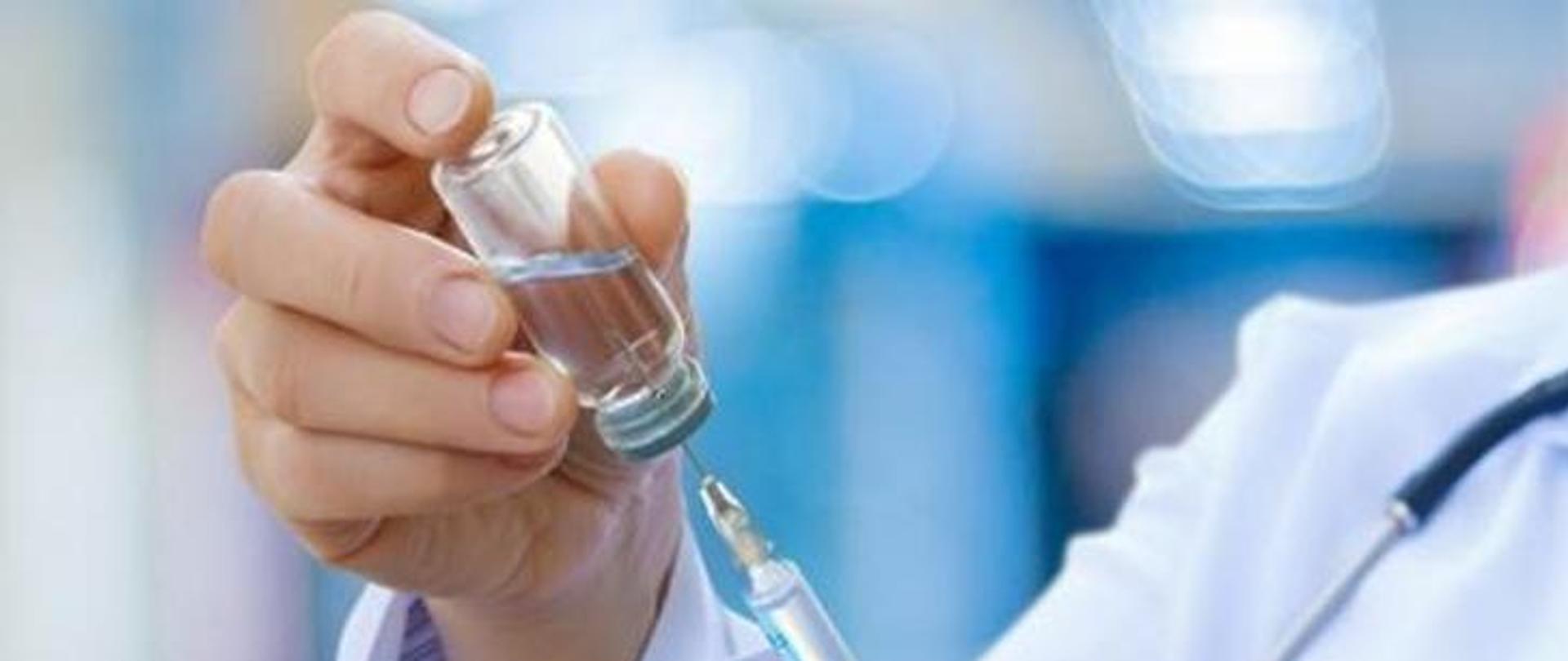 Strzykawka i buteleczka z płynem