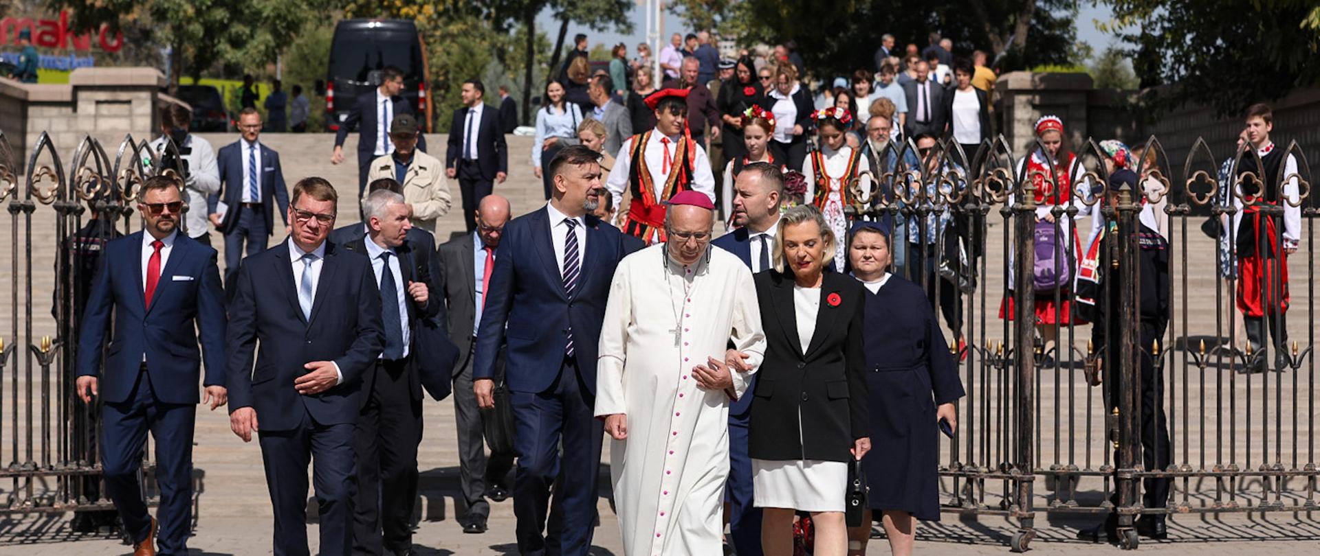 Obchody_80_rocznicy_formowania_się_armii_gen_Władysława_Andersa_w_Uzbekistanie_–_msza_święta_w_Katedrze__Najświętszego_Serca_Jezusa_w_Taszkiencie