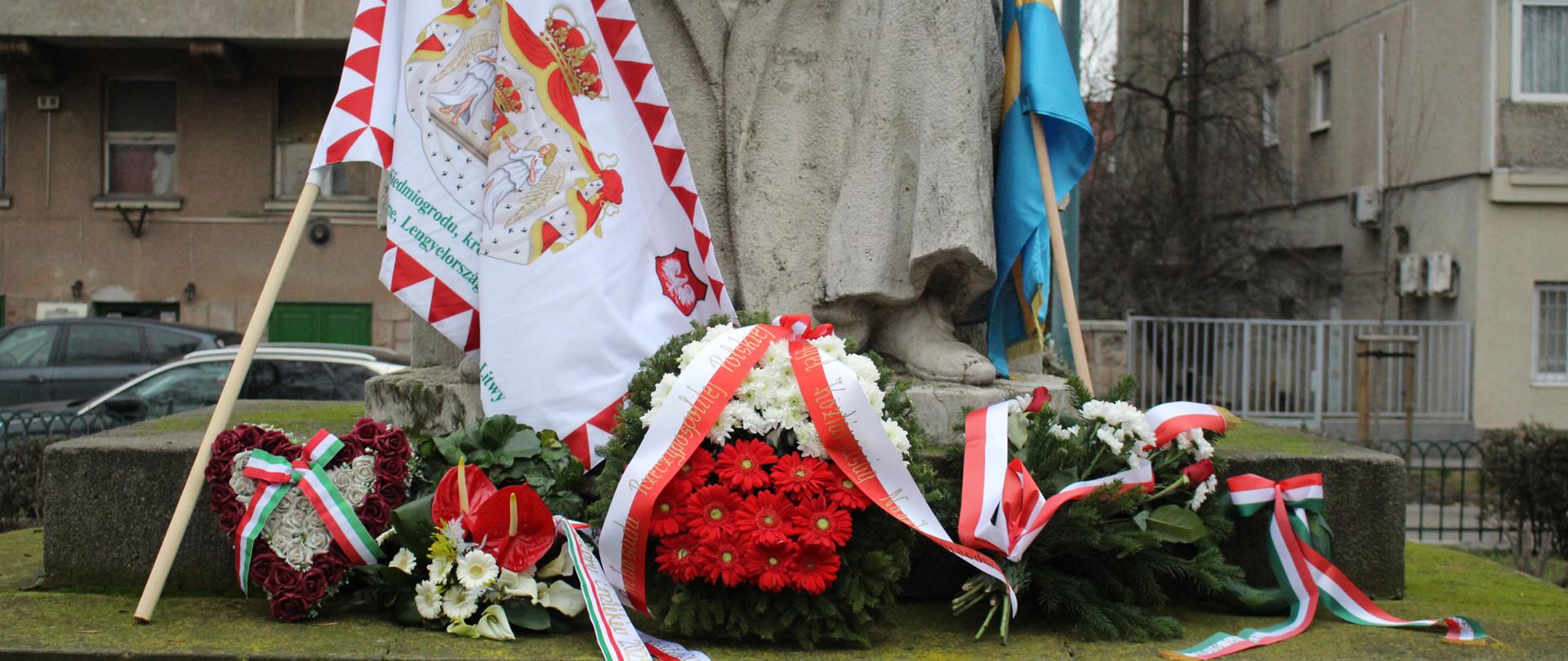 Báthory István szobrának megkoszorúzása