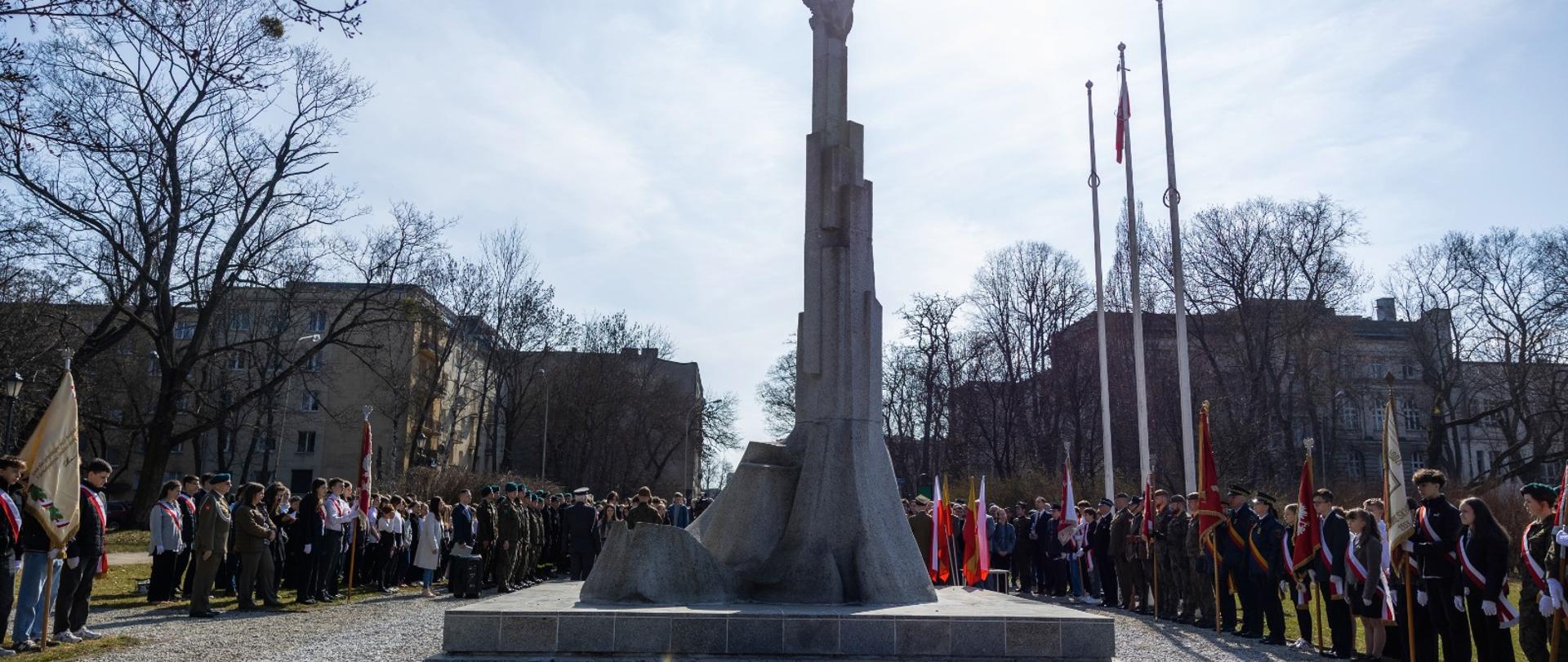 Pomnik Chwały Żołnierzy Armii Łódź w Parku Helenów w Łodzi 