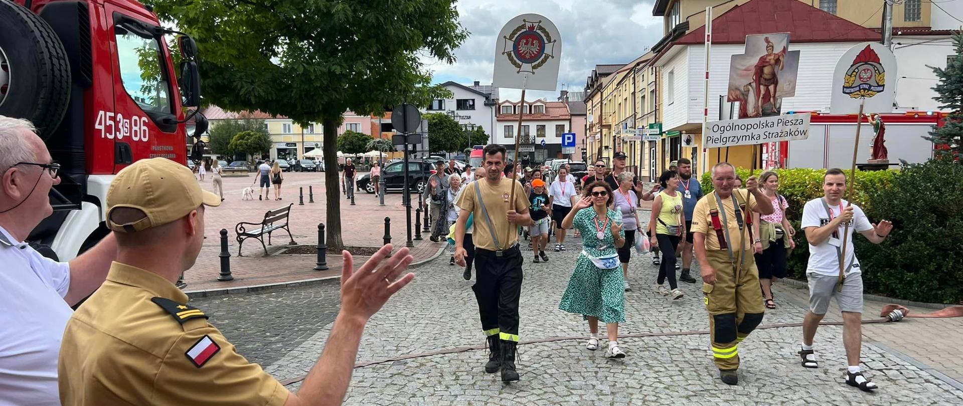 Ogólnopolska Piesza Pielgrzymka Strażaków na Jasną Górę dotarła do Warki