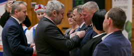 Minister J.K. Ardanowski wręcza odznaczenia
