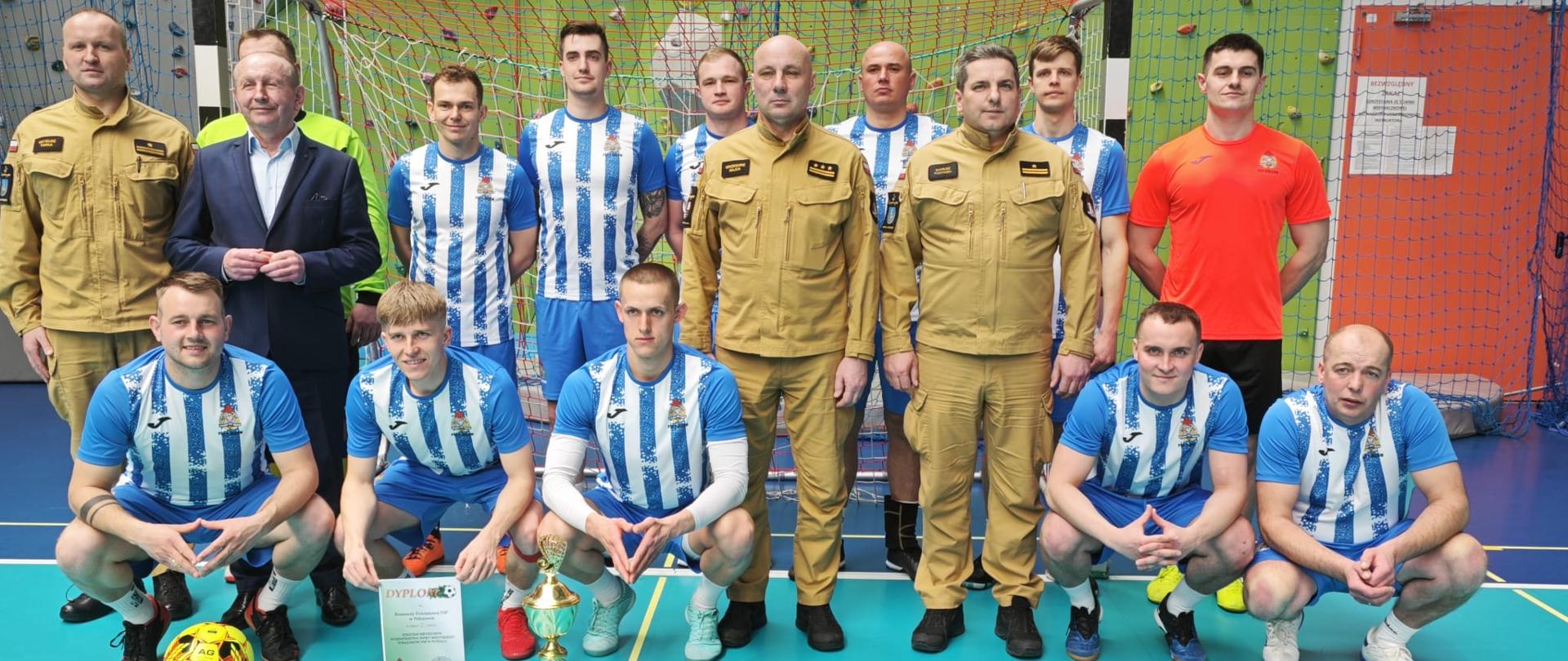 Mistrzostwa Województwa Strażaków w halową piłkę nożną ceremonia zakończenia zawodów. 