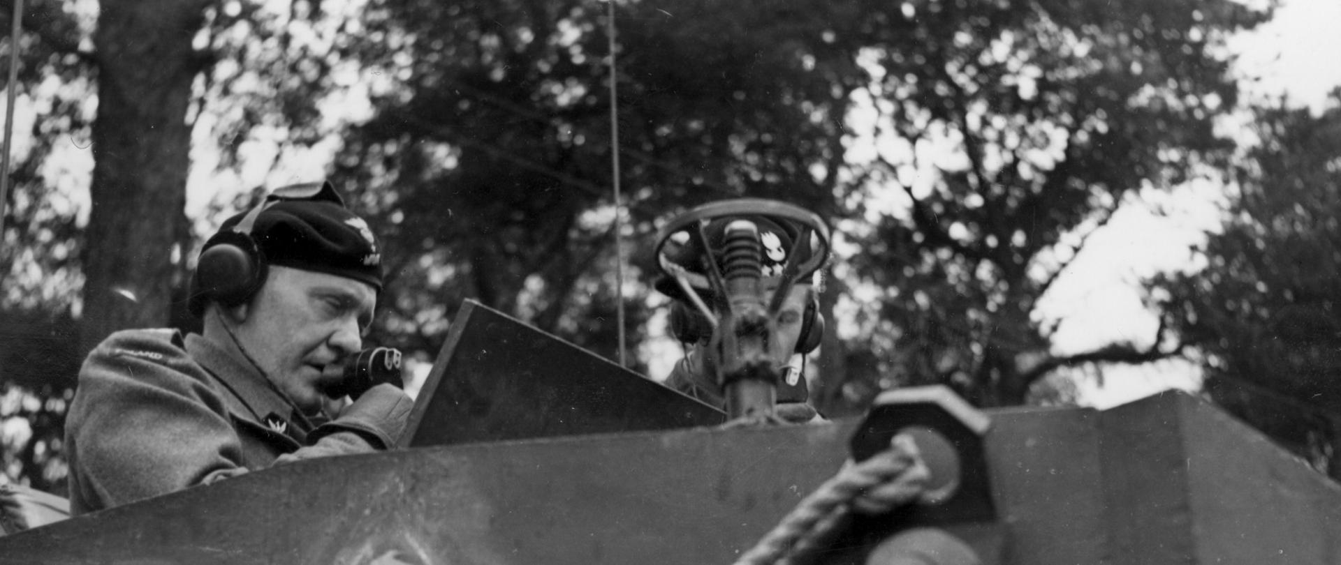 Gen. Stanisław Maczek w czołgu