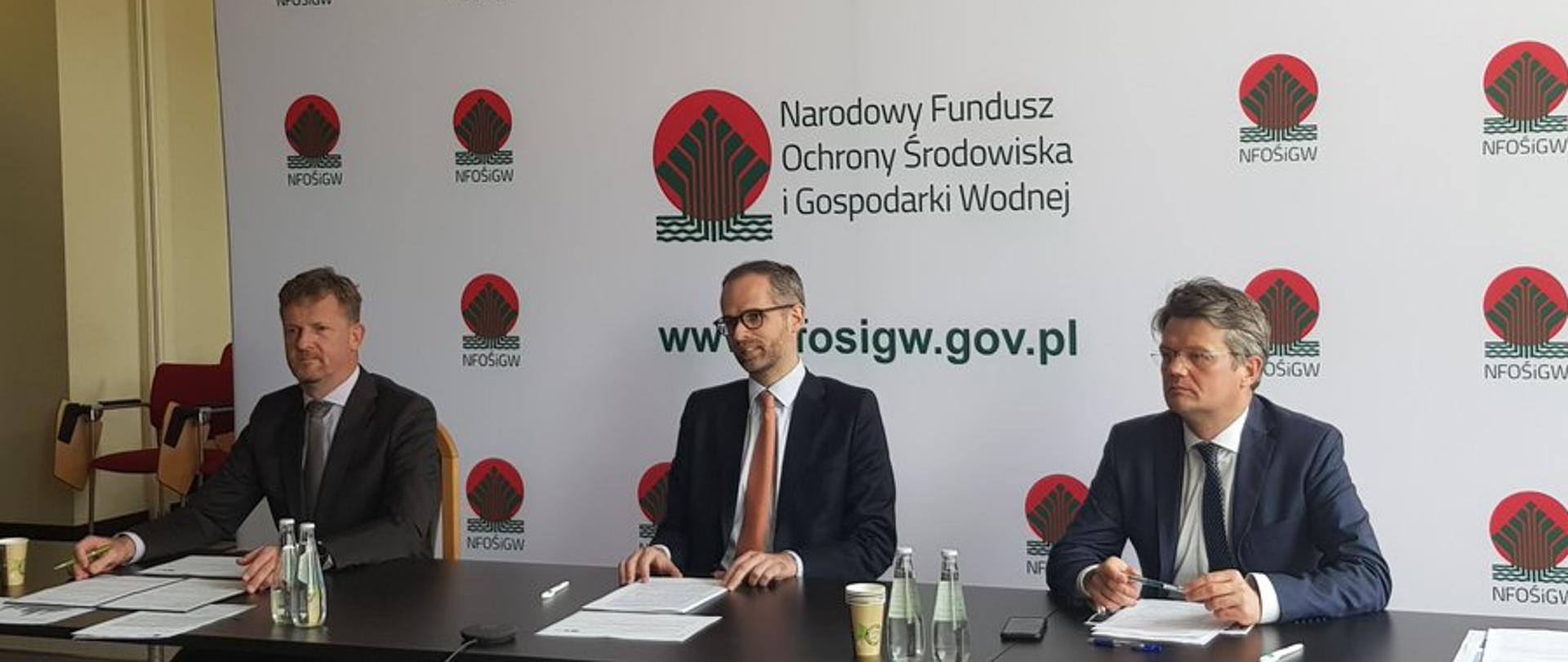 Adam Guibourgé-Czetwertyński, wiceminister klimatu, podczas konferencji prasowej NFOŚiGW dot. Programu LIFE 