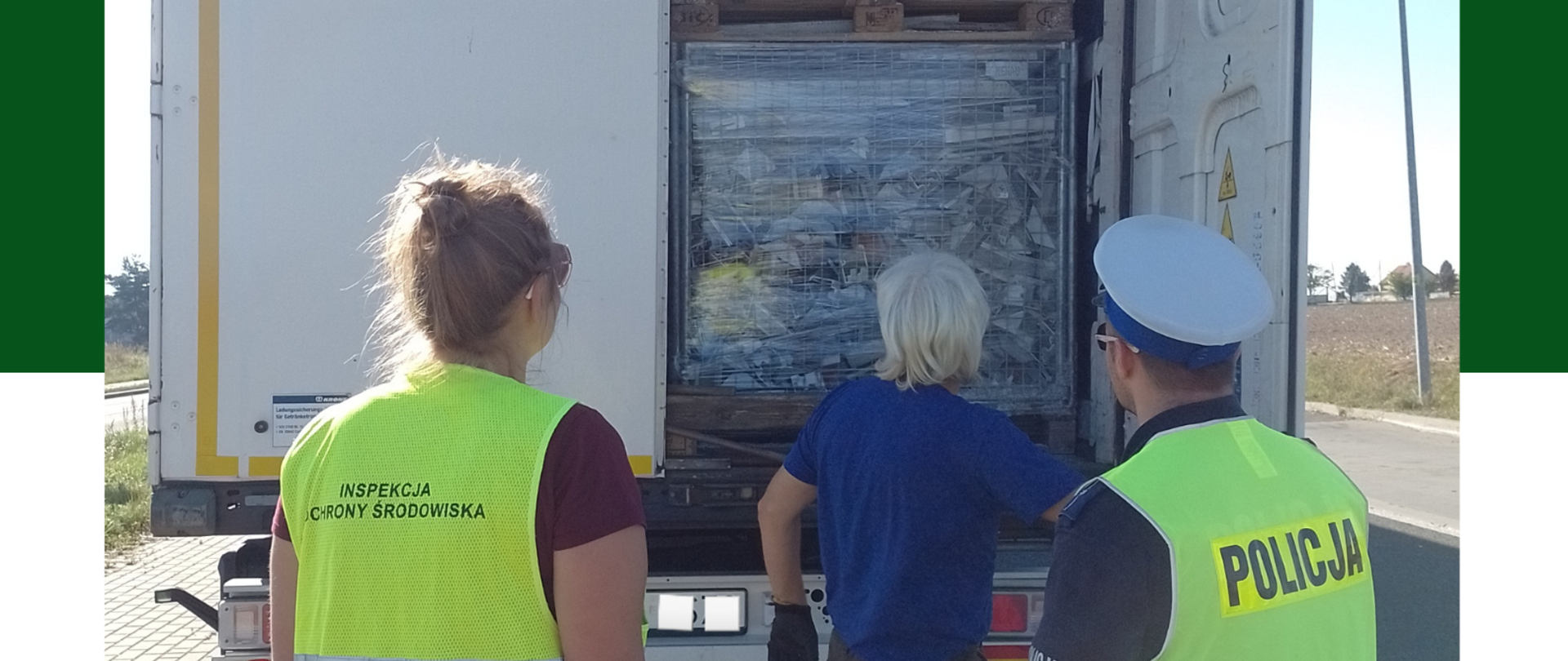 Inspektor Wojewódzkiego Inspektoratu Ochrony Środowiska w Opolu podczas kontroli